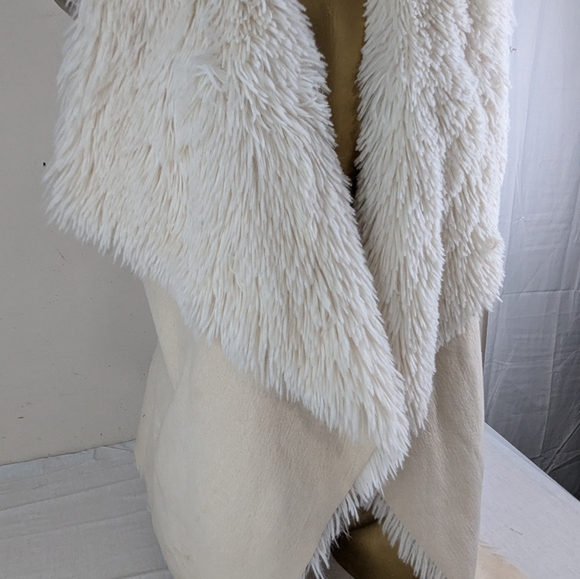 Faux Fleece Cream & Off White Reversible Vest Size M/L - Picture 10 of 12